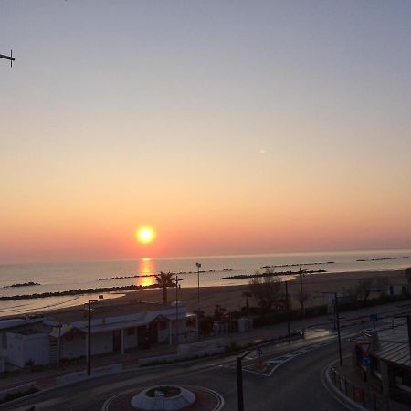 Montesilvano MarinaSunrise Beach House - Sea View公寓 外观 照片