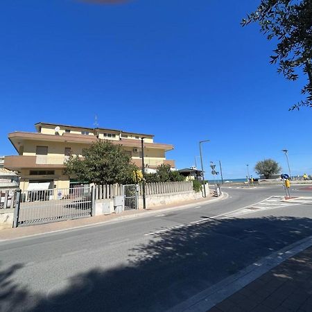 Montesilvano MarinaSunrise Beach House - Sea View公寓 外观 照片