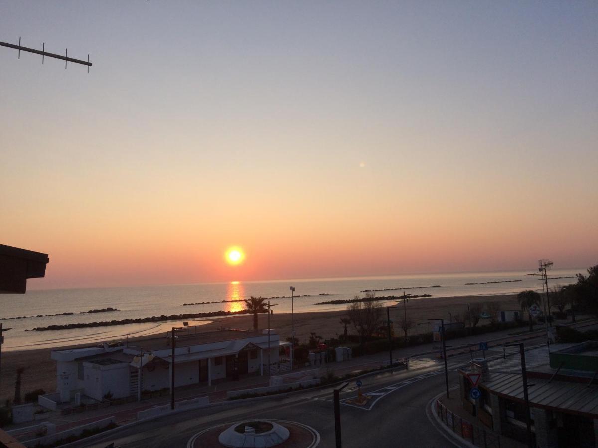 Montesilvano MarinaSunrise Beach House - Sea View公寓 外观 照片